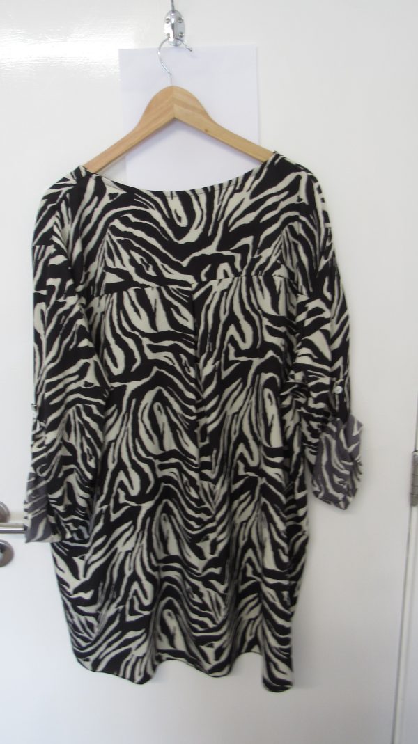New Ladies Black White Zebra Print Tunic Top One Size fits sizes 18 20 22 - Image 6