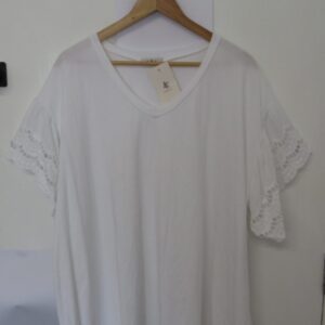 New Ladies White Plus Size V Neck T-shirt One Size fits sizes 18 20 22 24