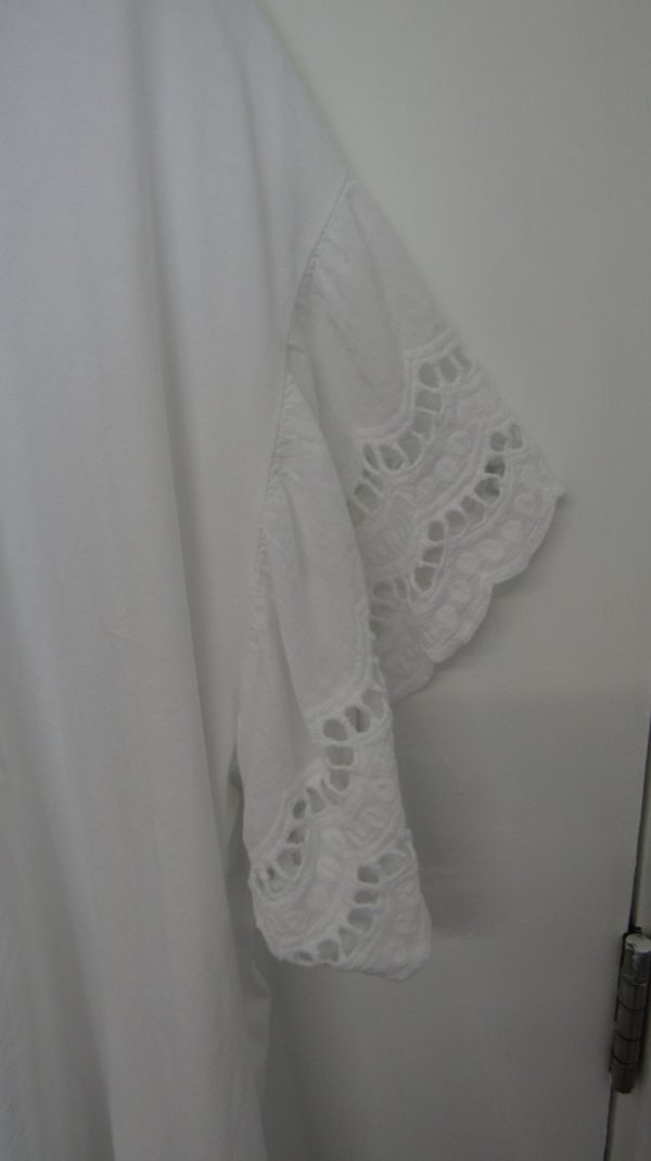 New Ladies White Plus Size V Neck T-shirt One Size fits sizes 18 20 22 24 - Image 3