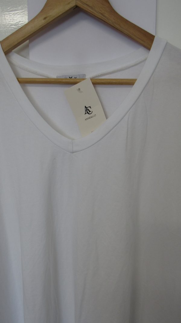 New Ladies White Plus Size V Neck T-shirt One Size fits sizes 18 20 22 24 - Image 4