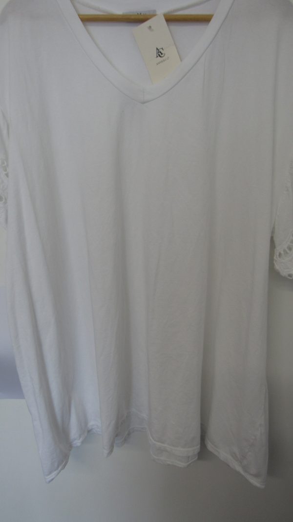 New Ladies White Plus Size V Neck T-shirt One Size fits sizes 18 20 22 24 - Image 5
