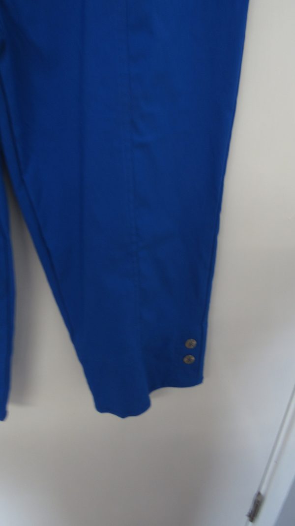 Cherry Berry Royal Blue 3/4 length stretchy trousers Size T5 UK 16 - Image 5