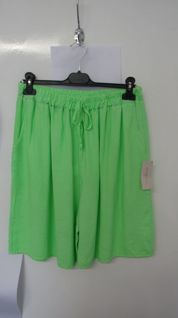 New Ladies Neon Green Pocket Shorts One size fits sizes 16 18 20 22 Non Returnable