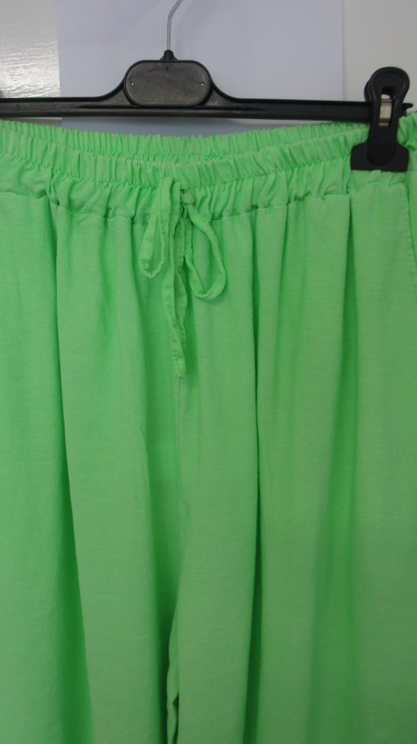 New Ladies Neon Green Pocket Shorts One size fits sizes 16 18 20 22 Non Returnable - Image 4