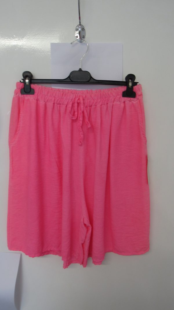 New Ladies Neon Pink Pocket Shorts One size fits sizes 16 18 20 22 Non Returnable