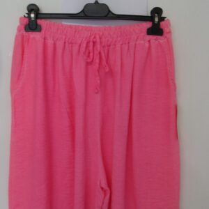 New Ladies Neon Pink Pocket Shorts One size fits sizes 16 18 20 22 Non Returnable