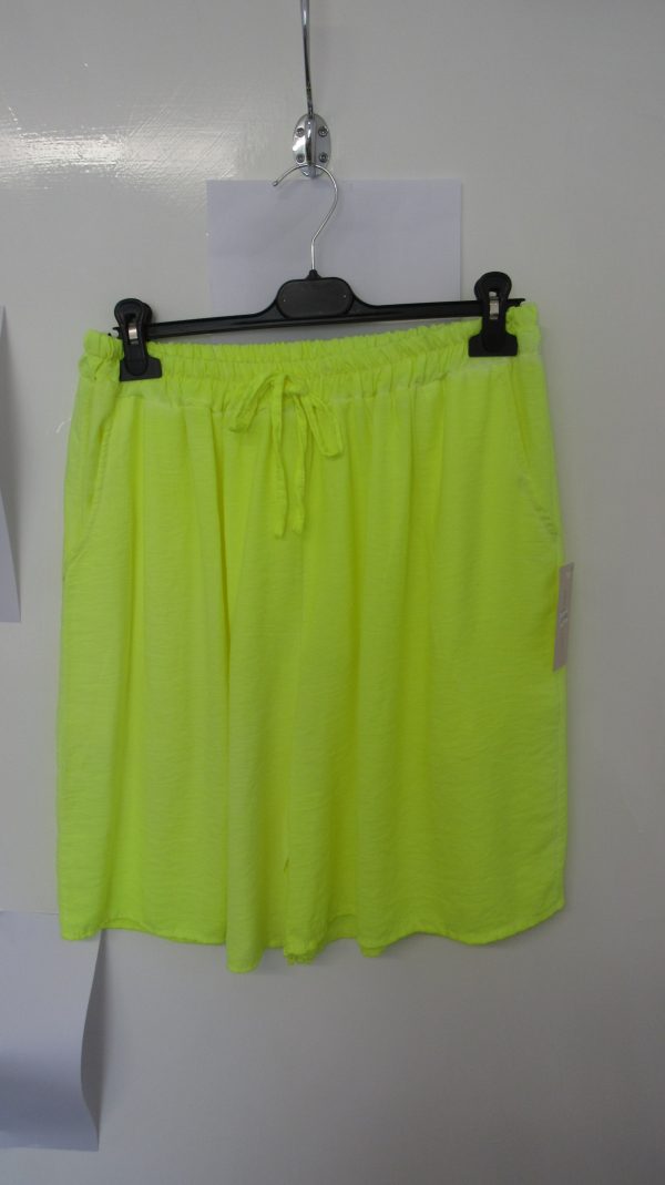 New Ladies Neon Yellow Pocket Shorts One size fits sizes 16 18 20 22 Non Returnable