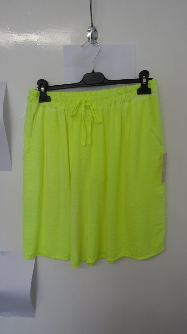 New Ladies Neon Yellow Pocket Shorts One size fits sizes 16 18 20 22 Non Returnable - Image 2