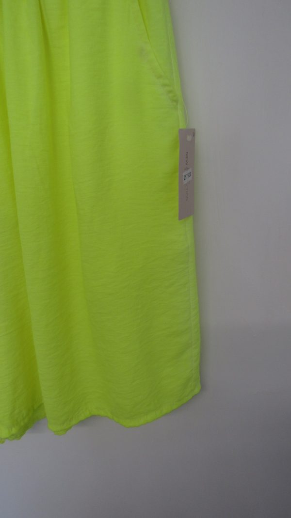 New Ladies Neon Yellow Pocket Shorts One size fits sizes 16 18 20 22 Non Returnable - Image 3