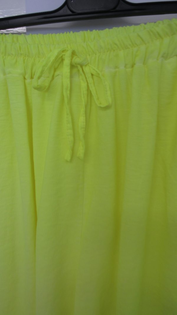New Ladies Neon Yellow Pocket Shorts One size fits sizes 16 18 20 22 Non Returnable - Image 4