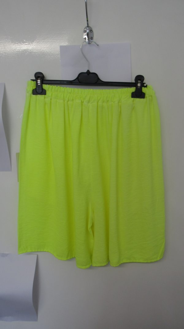 New Ladies Neon Yellow Pocket Shorts One size fits sizes 16 18 20 22 Non Returnable - Image 6