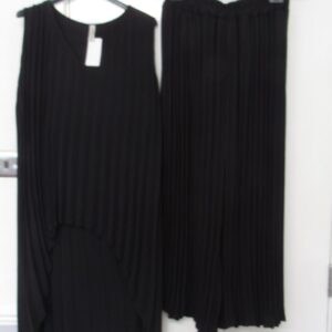 New Ladies Black Pleated 2 Piece suit Trousers and top One Size fits sizes 18 20 22