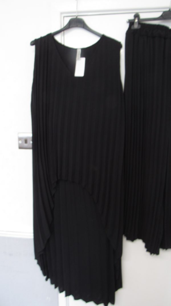 New Ladies Black Pleated 2 Piece suit Trousers and top One Size fits sizes 18 20 22 - Image 3