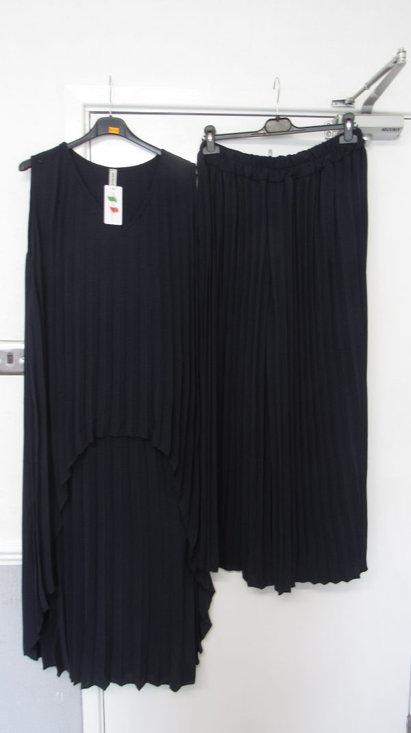 New Ladies Navy Blue Pleated 2 Piece suit Trousers and top One Size fits sizes 18 20 22 - Image 2