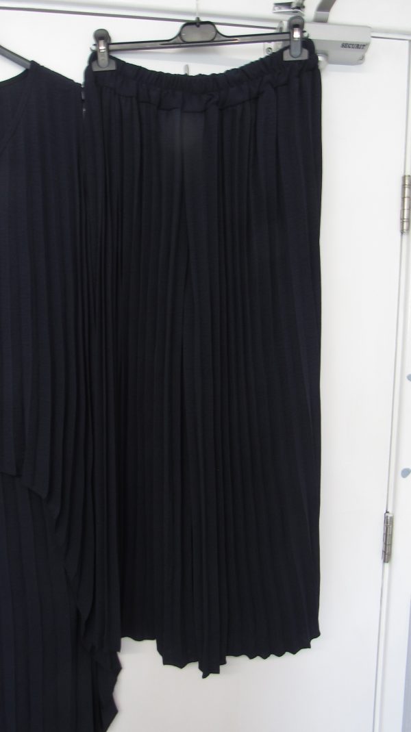 New Ladies Navy Blue Pleated 2 Piece suit Trousers and top One Size fits sizes 18 20 22 - Image 4