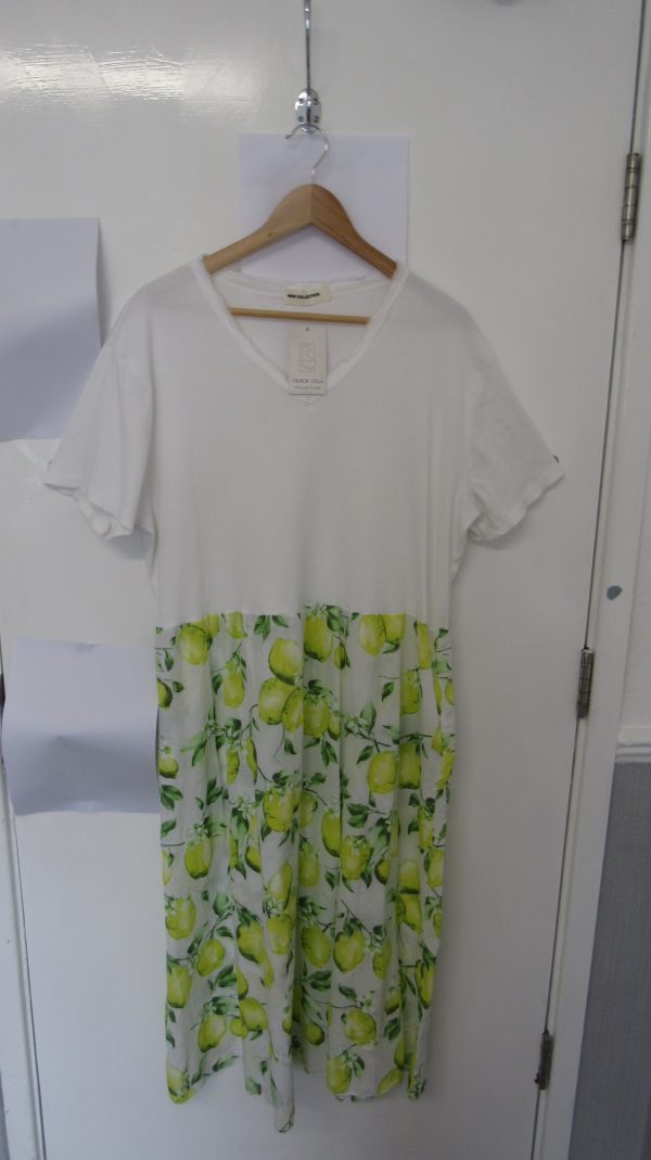 New Ladies White with Lemon print dress Pockets One Size fits sizes 16 18 20 22