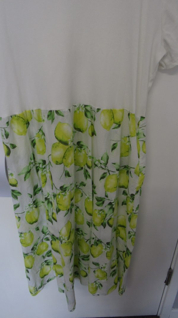 New Ladies White with Lemon print dress Pockets One Size fits sizes 16 18 20 22 - Image 3
