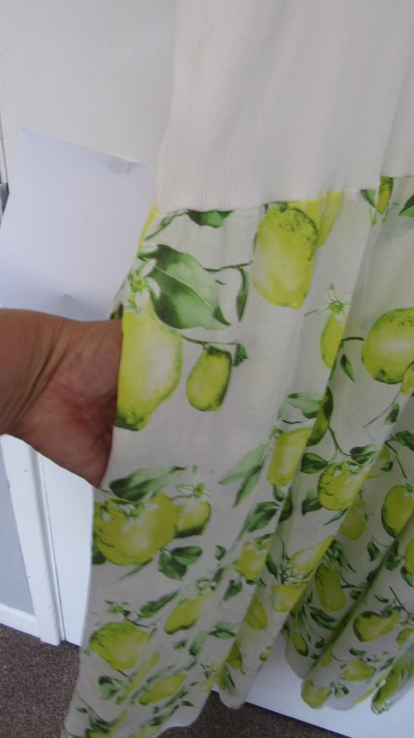 New Ladies White with Lemon print dress Pockets One Size fits sizes 16 18 20 22 - Image 5