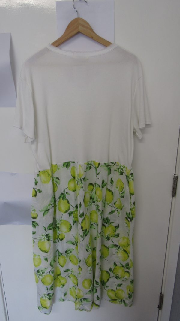 New Ladies White with Lemon print dress Pockets One Size fits sizes 16 18 20 22 - Image 6