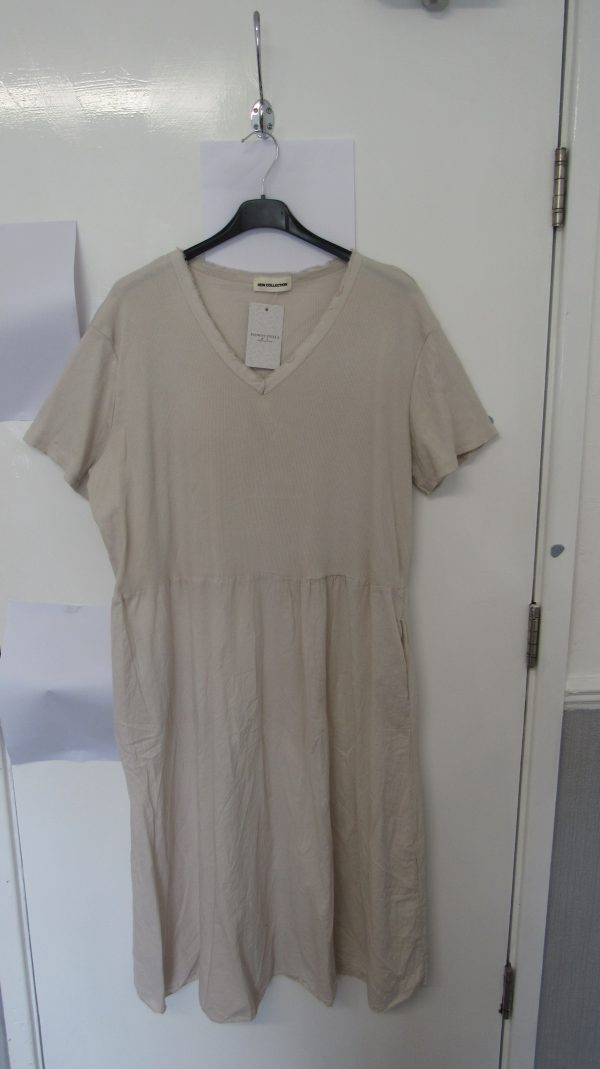 New Ladies Beige dress Pockets One Size fits sizes 16 18 20 22 - Image 2
