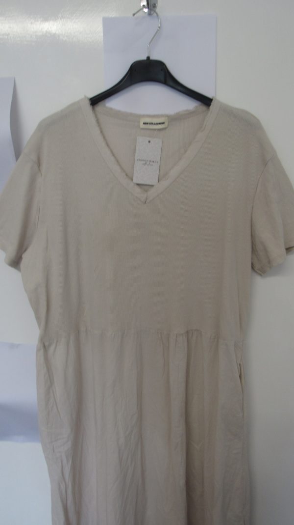 New Ladies Beige dress Pockets One Size fits sizes 16 18 20 22 - Image 3