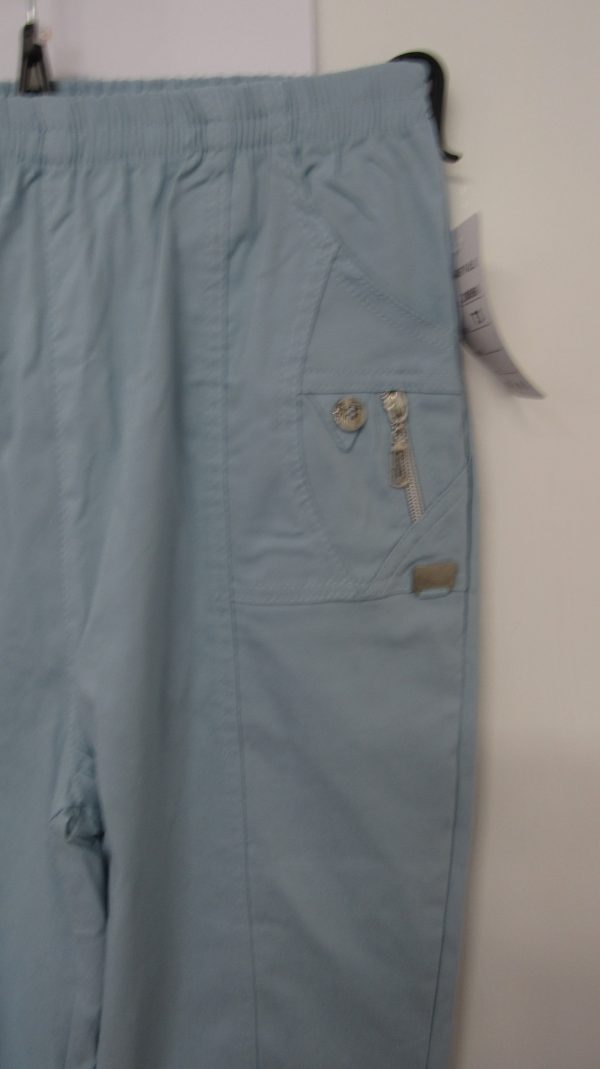 Cherry Berry Light Blue 3/4 length stretchy trousers Size T3 UK 12 - Image 3
