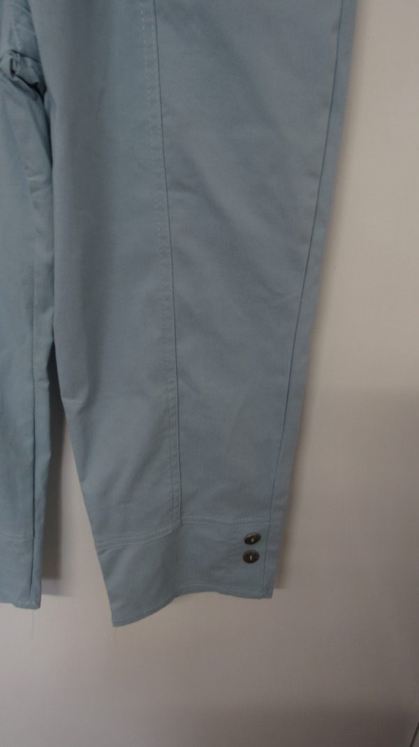 Cherry Berry Light Blue 3/4 length stretchy trousers Size T3 UK 12 - Image 4