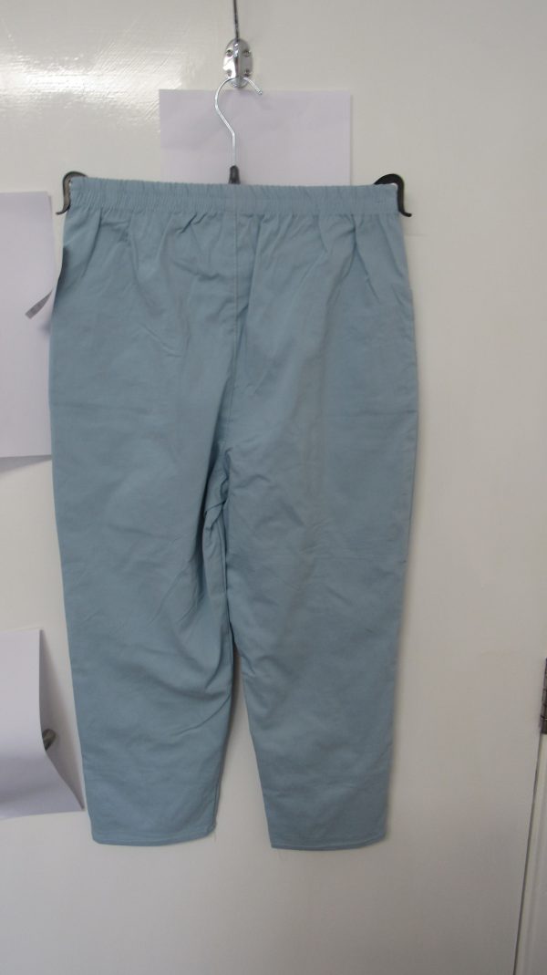 Cherry Berry Light Blue 3/4 length stretchy trousers Size T3 UK 12 - Image 7