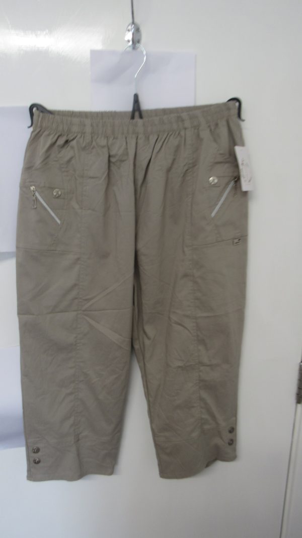 Cherry Berry Beige 3/4 length stretchy trousers Size T8 UK 22 - Image 2
