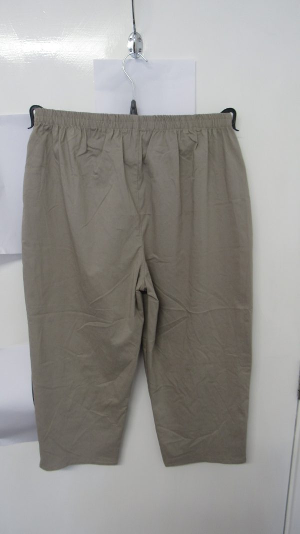Cherry Berry Beige 3/4 length stretchy trousers Size T8 UK 22 - Image 6