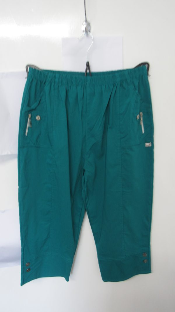 Cherry Berry Jade Green 3/4 length stretchy trousers Size T9 UK 24