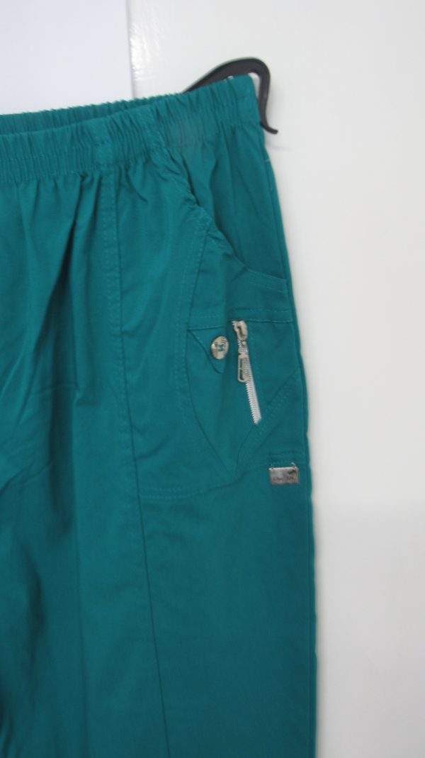 Cherry Berry Jade Green 3/4 length stretchy trousers Size T9 UK 24 - Image 3