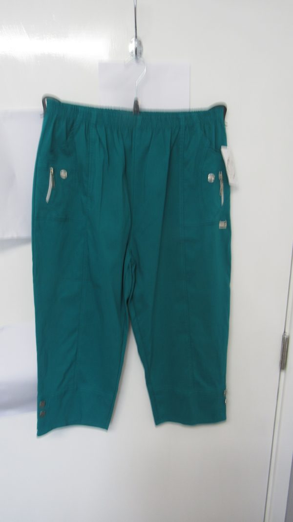 Cherry Berry Jade Green 3/4 length stretchy trousers Size T8 UK 22