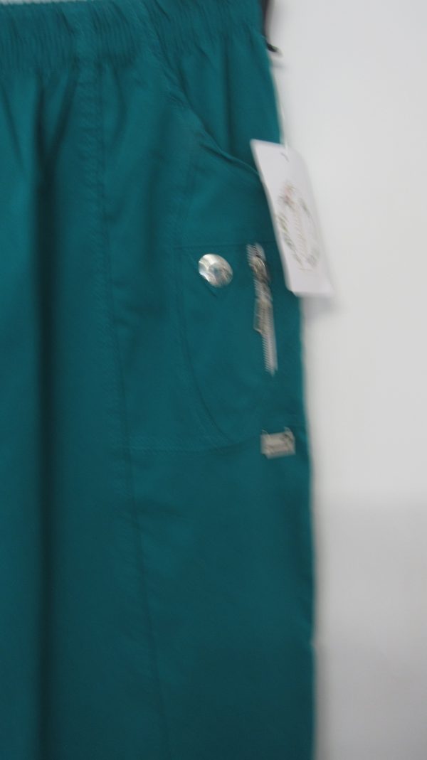 Cherry Berry Jade Green 3/4 length stretchy trousers Size T8 UK 22 - Image 3