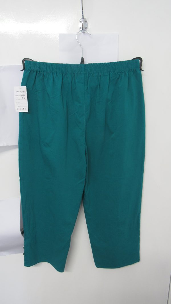 Cherry Berry Jade Green 3/4 length stretchy trousers Size T8 UK 22 - Image 5