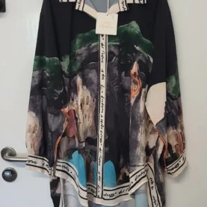New Ladies Black Print High Low Shirt One Size fits sizes 18 20 22