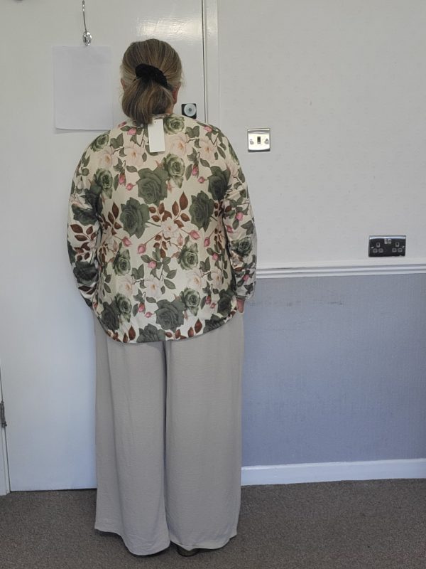 New Ladies Beige Floral Lightweight Jumper One Size fits sizes 16 18 20 22 - Image 6