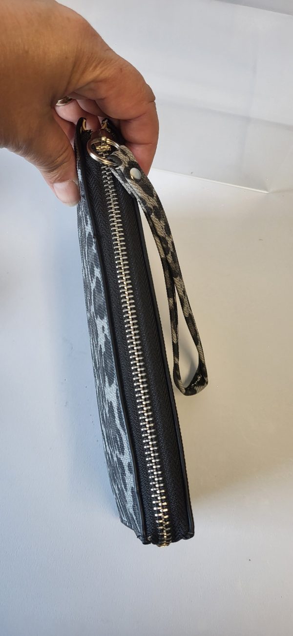 Wristlet Purse Leopard Print Black - Image 5