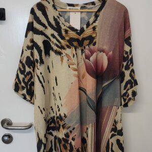 New Ladies V Neck Tulip Tunic Top One Size fits sizes 18 20 22 24NON RETURNABLE