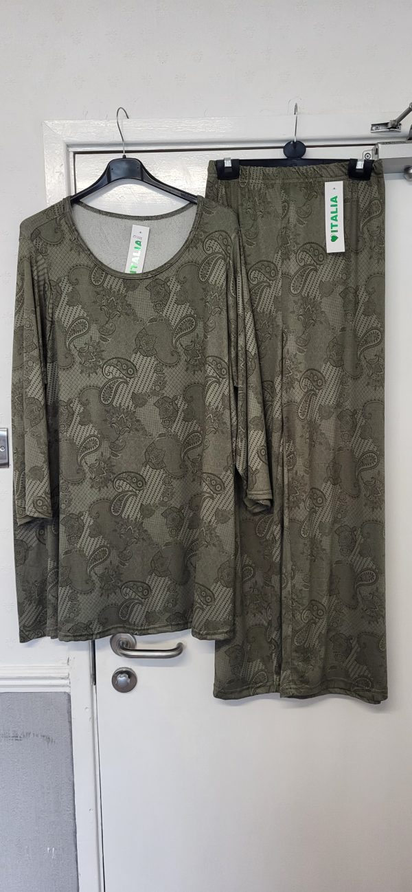 New Ladies Green Pattern Top and Trousers Co-ord Set One Size fits sizes 18 20 22