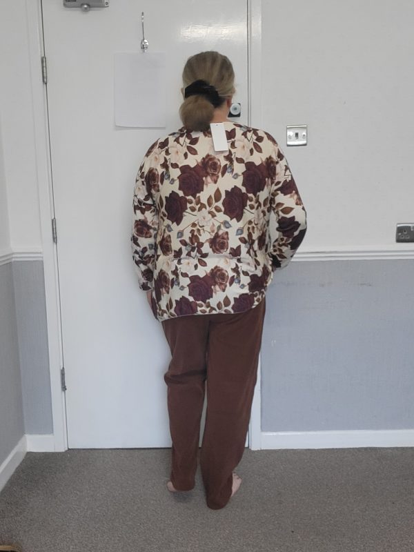 New Ladies Beige with Brown Floral Lightweight Jumper One Size fits sizes 16 18 20 22 - Image 7