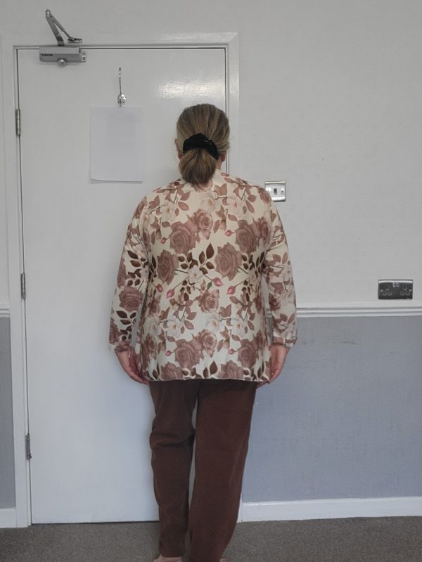 New Ladies Beige with Pink Floral Lightweight Jumper One Size fits sizes 16 18 20 22 - Image 8