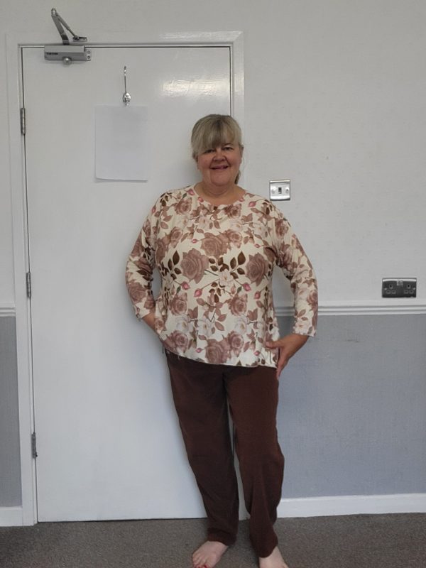 New Ladies Beige with Pink Floral Lightweight Jumper One Size fits sizes 16 18 20 22 - Image 7