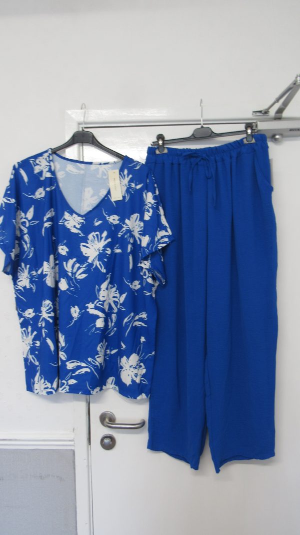 New Ladies Plus Size Royal Blue Printed 2 Piece Co Ord Set With V Neck Top & Trousers One size fits sizes 18 20 22 NON RETURNABLE - Image 2