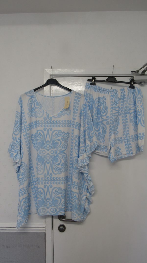 New Ladies Plus Size Light Blue Printed 2 Piece Co Ord Set With V Neck Top & Shorts One size fits sizes 18 20 22 Non RETURNABLE