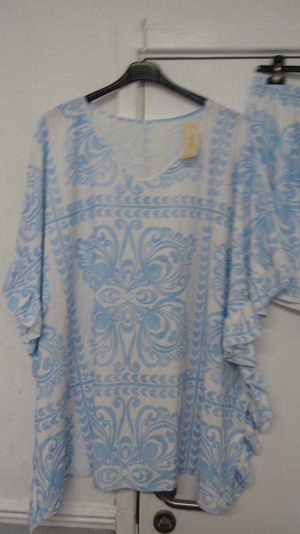 New Ladies Plus Size Light Blue Printed 2 Piece Co Ord Set With V Neck Top & Shorts One size fits sizes 18 20 22 Non RETURNABLE - Image 3