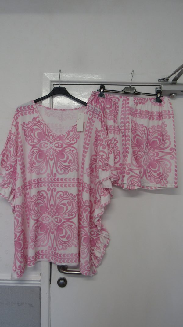 New Ladies Plus Size Pale Pink Printed 2 Piece Co Ord Set With V Neck Top & Shorts One size fits sizes 18 20 22 Non RETURNABLE
