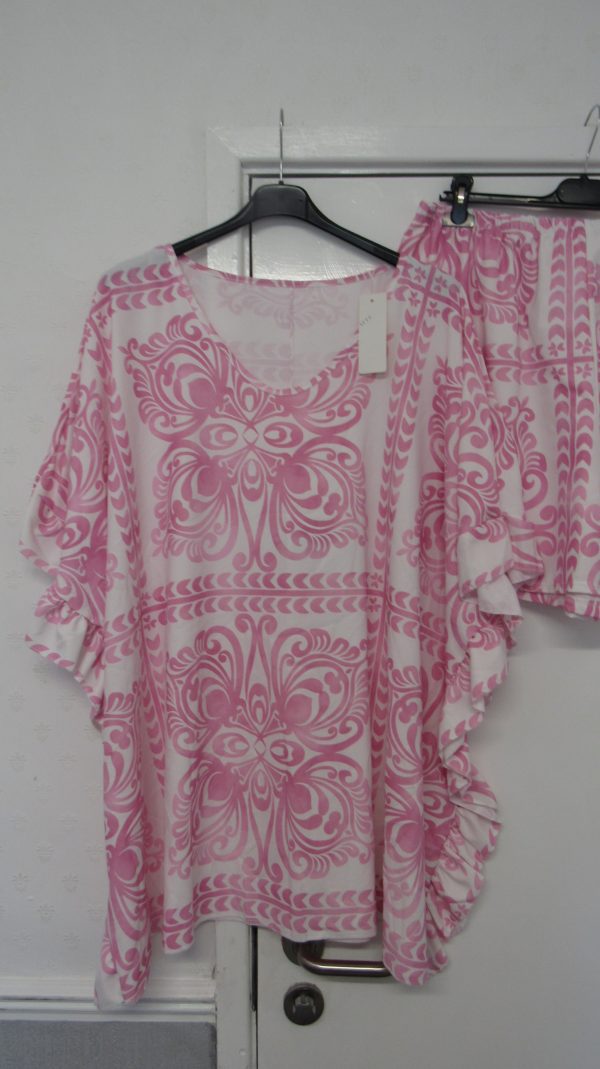 New Ladies Plus Size Pale Pink Printed 2 Piece Co Ord Set With V Neck Top & Shorts One size fits sizes 18 20 22 Non RETURNABLE - Image 3