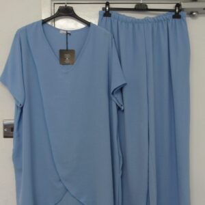 New Ladies Plus Size Light Blue Printed 2 Piece Co Ord Set With V Neck Top & Trousers One size fits sizes 18 20 22 NON RETURNABLE