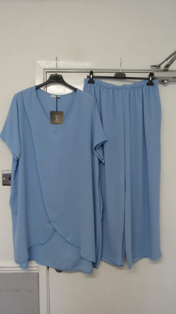 New Ladies Plus Size Light Blue Printed 2 Piece Co Ord Set With V Neck Top & Trousers One size fits sizes 18 20 22 NON RETURNABLE - Image 2